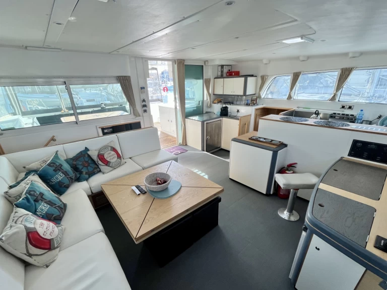 Katamaran do wynajmu w Palairos w najlepszej cenie