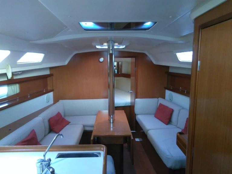 Wynajem Żaglowiec w Akhíllio - Bénéteau Oceanis 34