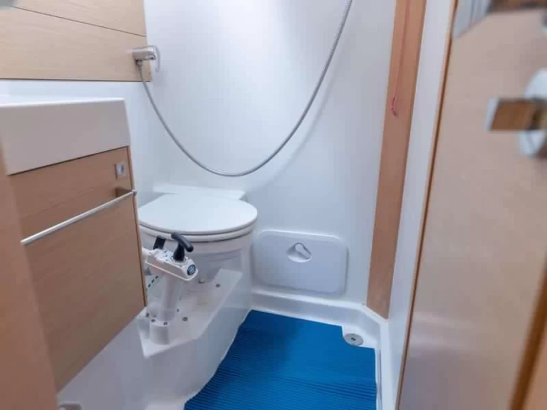 Wynajem Żaglowiec Jeanneau z patentem 