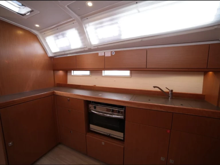 Bavaria Cruiser 46 między profesjonalistami a osobami prywatnymi w Orhaniye