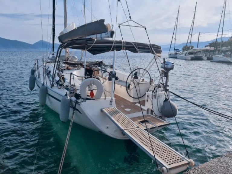 Bavaria Cruiser 40 między profesjonalistami a osobami prywatnymi w Volos