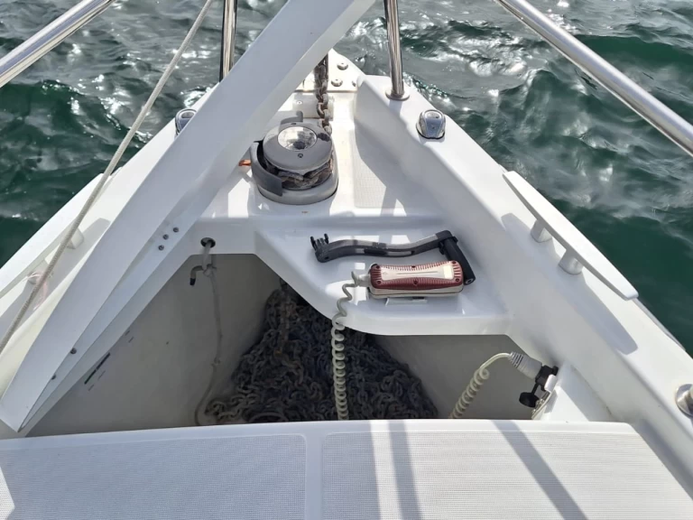 Wynajem Żaglowiec Jeanneau z patentem 