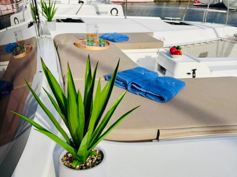 Wynajmij Katamaran z lub bez skippera Lagoon w Primosten