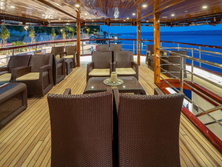 Unknown M/S Carpe Diem między profesjonalistami a osobami prywatnymi w Trogir