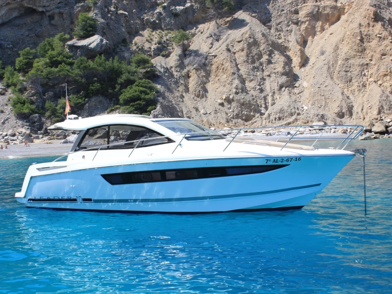 Wynajem Motorówka Jeanneau z patentem 