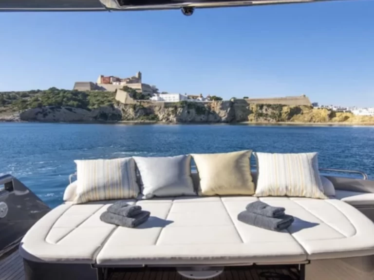 Wynajmij Pershing Pershing 62 w Ibiza Town