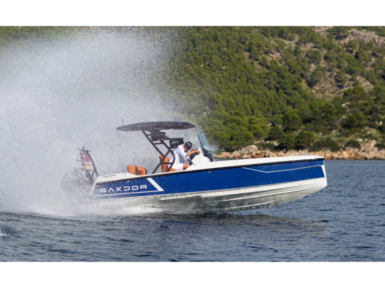 Saxdor Saxdor 200  między profesjonalistami a osobami prywatnymi w Ibiza Town