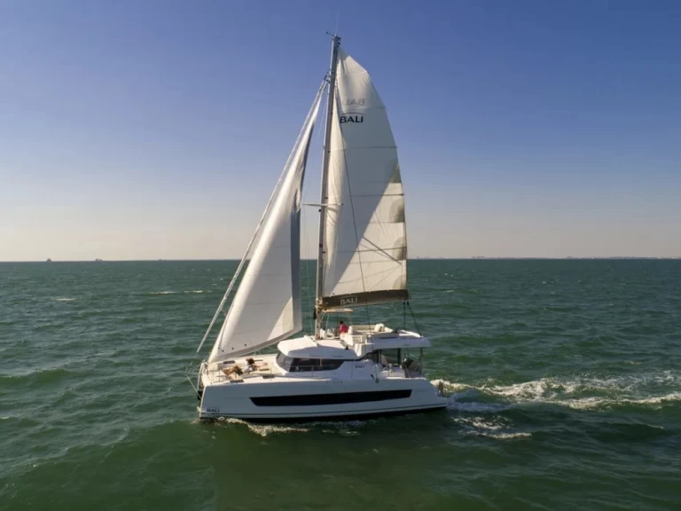 Wynajem Katamaran Bali z patentem 