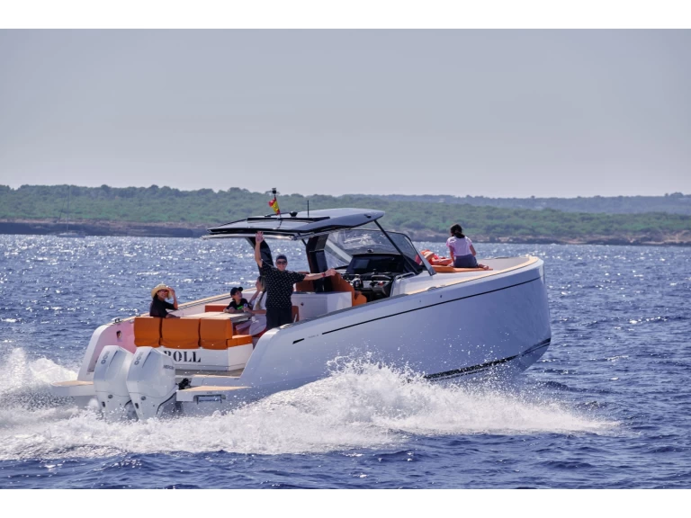 Pardo Yachts Pardo 38 między profesjonalistami a osobami prywatnymi w Ibiza Town