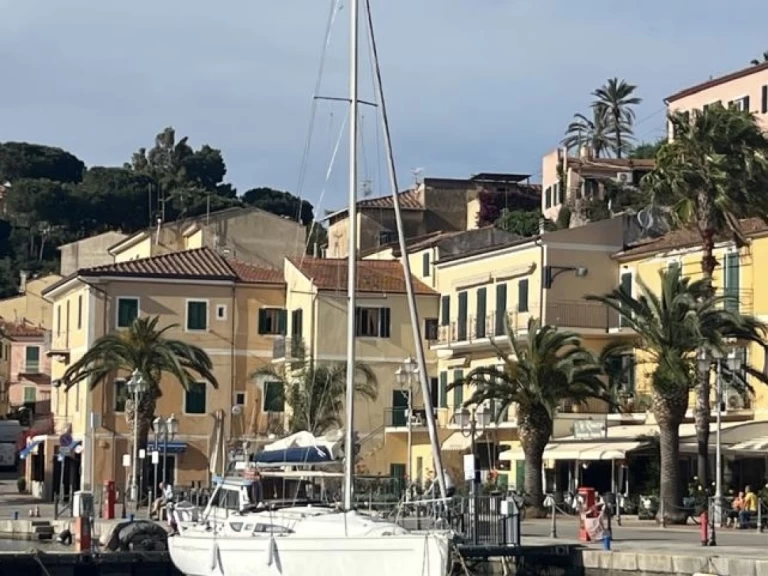 Jeanneau Sun Fast 32i między profesjonalistami a osobami prywatnymi w Santa-Maria-Poggio