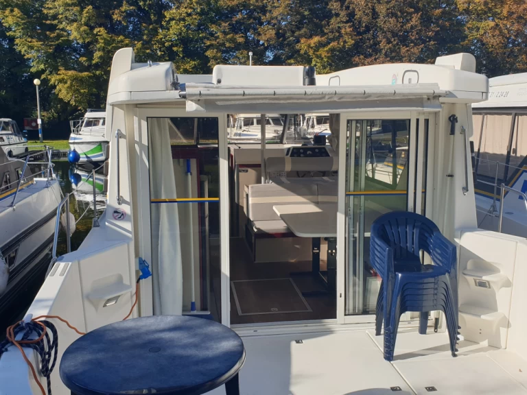 Wynajmij Nicols Yacht Nicols Sedan 1160 w Lübz