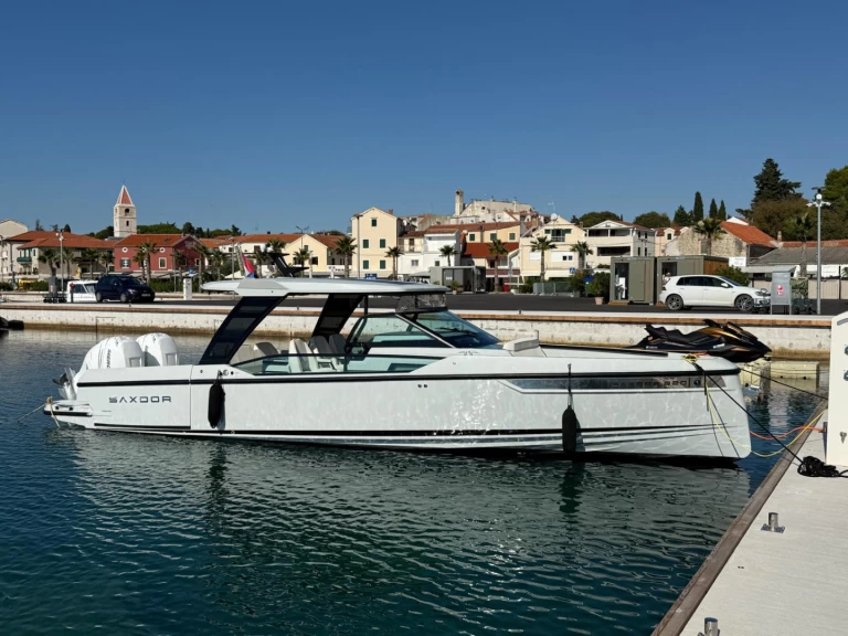 Wynajem Motorówka Saxdor z patentem 