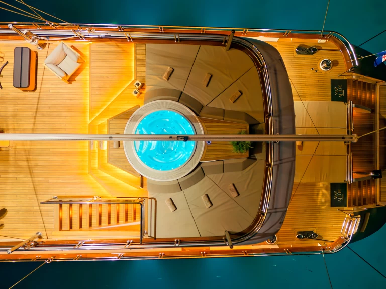  Luxury Motor Sailer M między profesjonalistami a osobami prywatnymi w Split