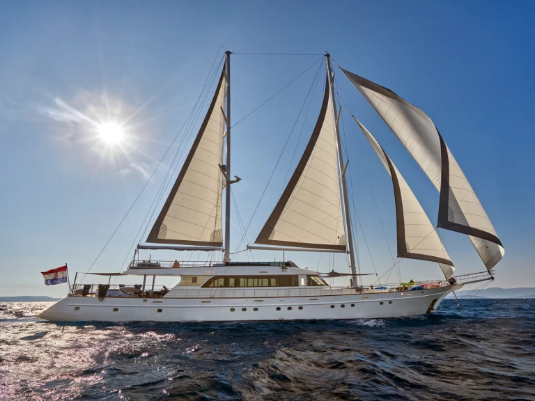 Wynajmij  Luxury motor sailer w Split