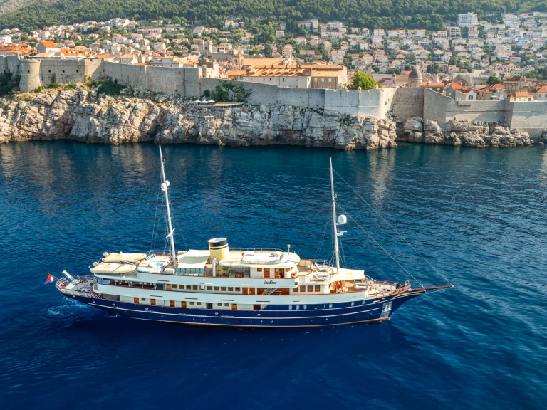 Wynajem Luksusowy jacht  z patentem 