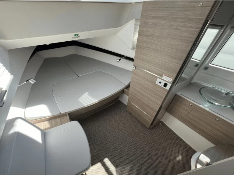 Motorówka do wynajmu w Chaniá w najlepszej cenie