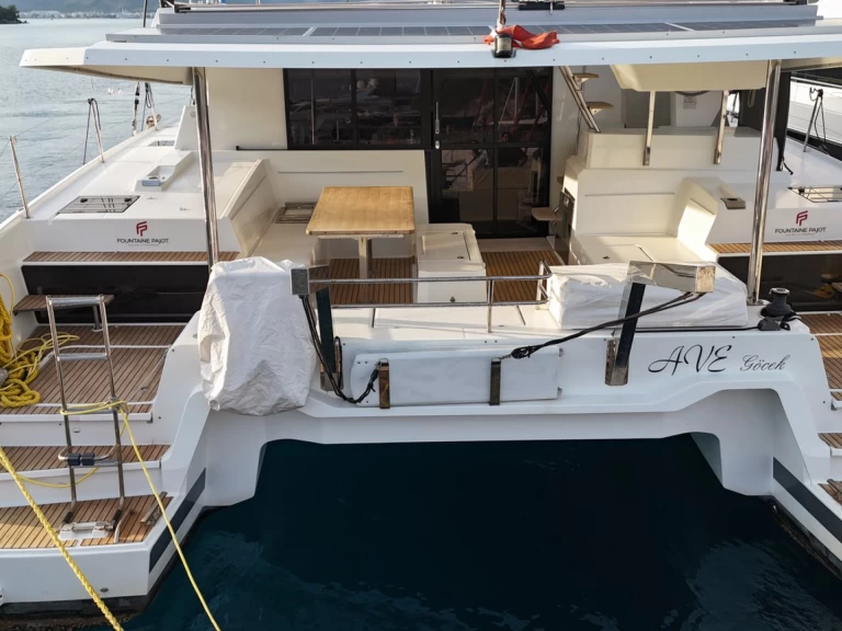 Wynajem Katamaran Fountaine Pajot z patentem 
