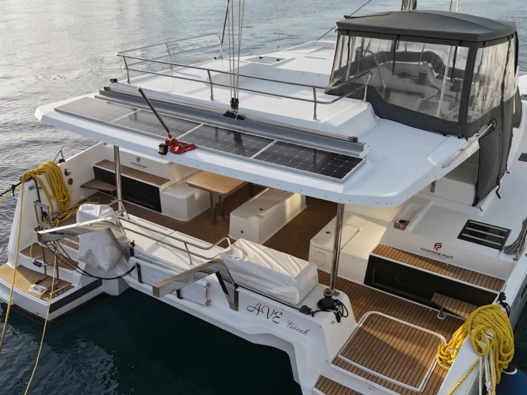 Fountaine Pajot Elba 45 między profesjonalistami a osobami prywatnymi w Adaköy