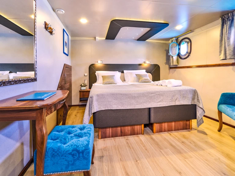 Wynajmij Luksusowy jacht z lub bez skippera  w Trogir