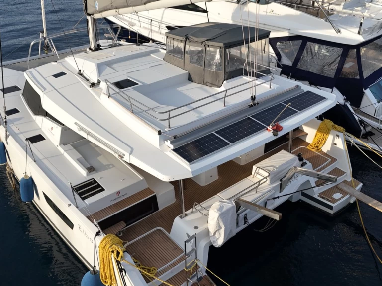 Fountaine Pajot Elba 45 między profesjonalistami a osobami prywatnymi w Adaköy