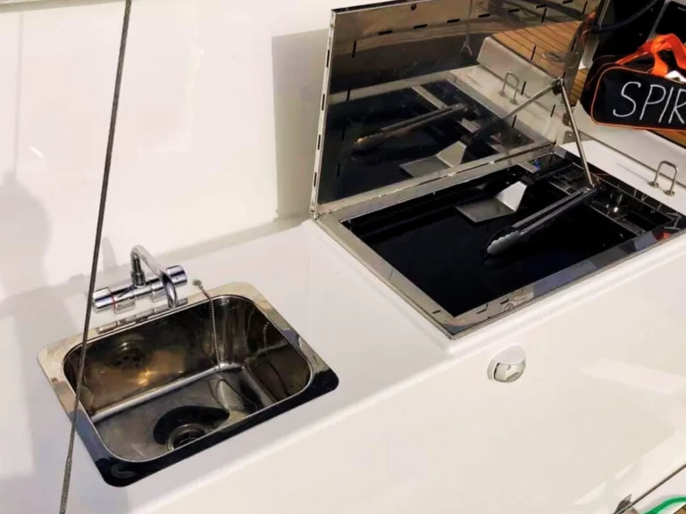 Dufour Dufour 470 między profesjonalistami a osobami prywatnymi w Cagliari