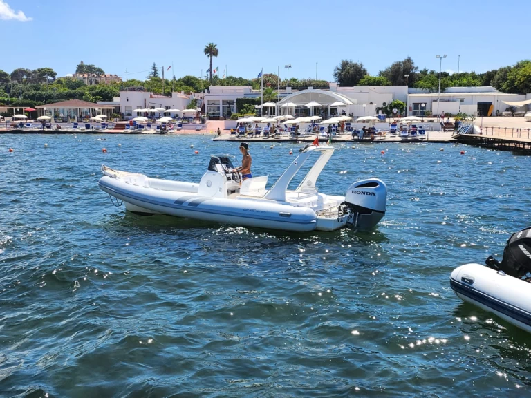 Wynajem Łódż półsztywna Colbac marine z patentem 