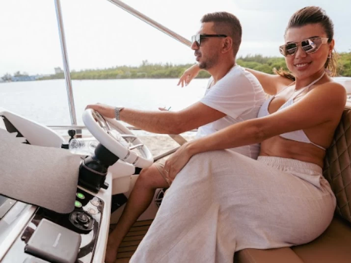 Wynajem łodzi Miami Beach tanio Manhattan 70