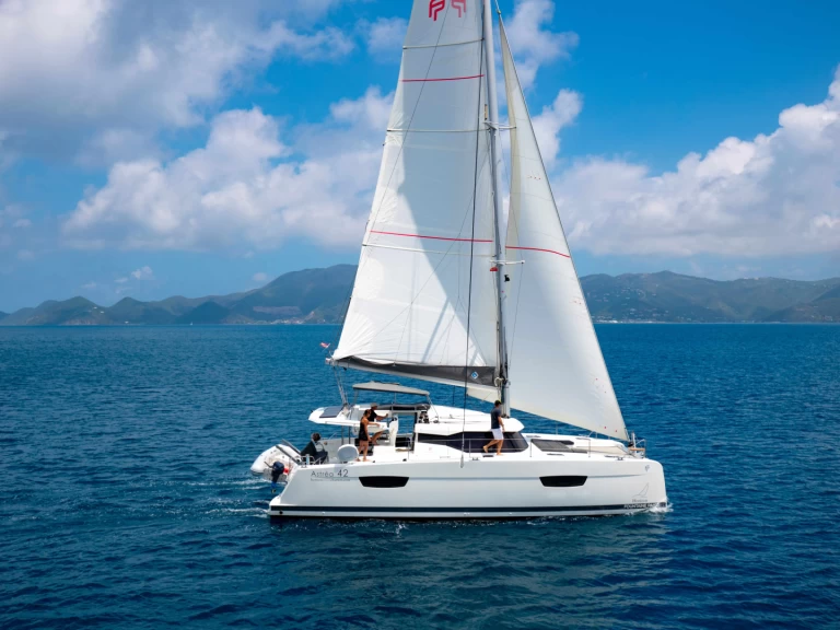 Wynajmij Fountaine Pajot Astrea 42 w Road Town