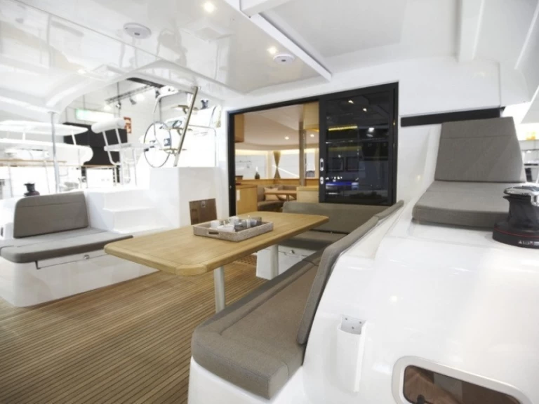 Wynajmij Katamaran z lub bez skippera Lagoon w Kotor