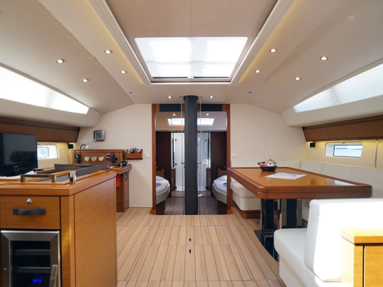 Wynajmij Żaglowiec z lub bez skippera Jeanneau w Rogoznica