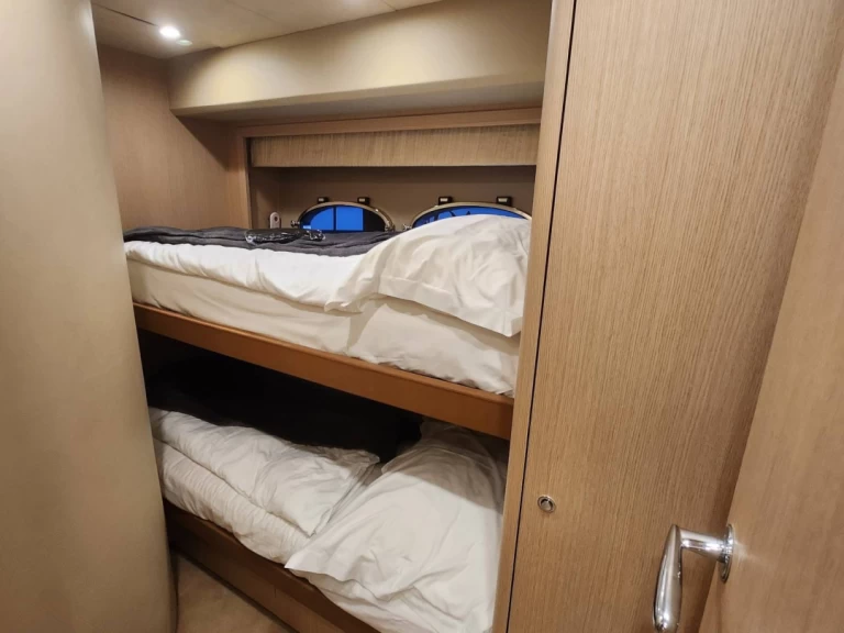 Luksusowy jacht do wynajmu w Podstrana w najlepszej cenie