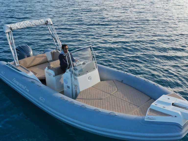 Łódż półsztywna do wynajmu w Santa Margherita Ligure w najlepszej cenie