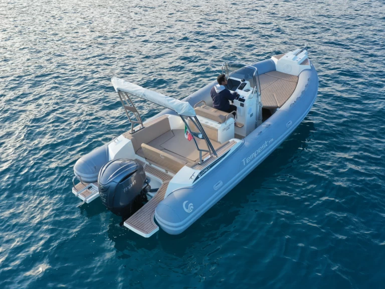 Capelli Tempest 775 między profesjonalistami a osobami prywatnymi w Santa Margherita Ligure