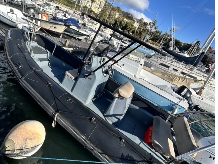 Wynajem Łódż półsztywna Zodiac z patentem 