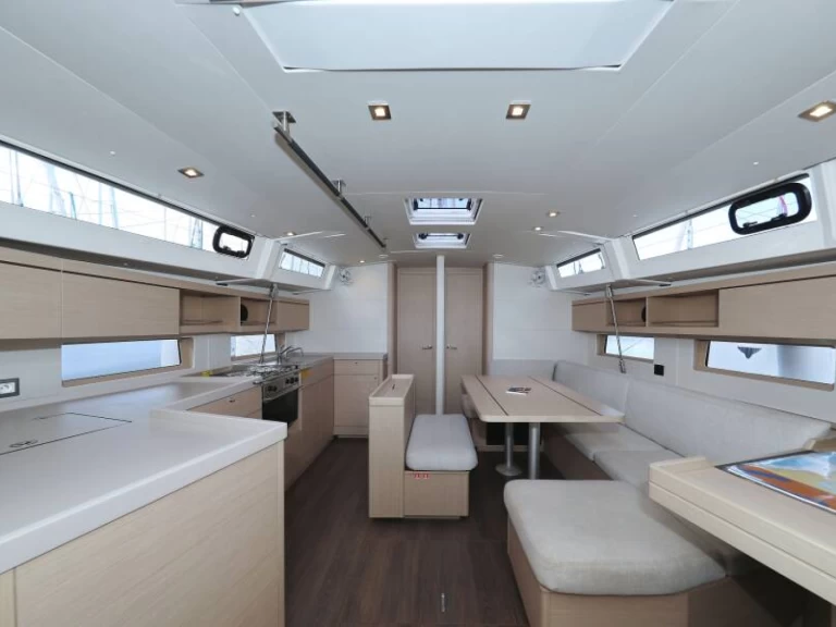 Wynajem Żaglowiec Bénéteau z patentem 