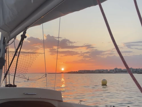 Bénéteau First 26 QR między profesjonalistami a osobami prywatnymi w Le Cap d'Agde