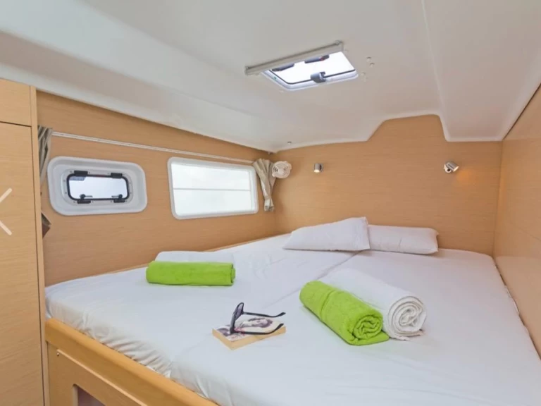 Wynajem łodzi Ibiza Town tanio Lagoon 380 S2