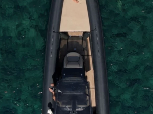 Fost Stern drive  między profesjonalistami a osobami prywatnymi w Vlychada