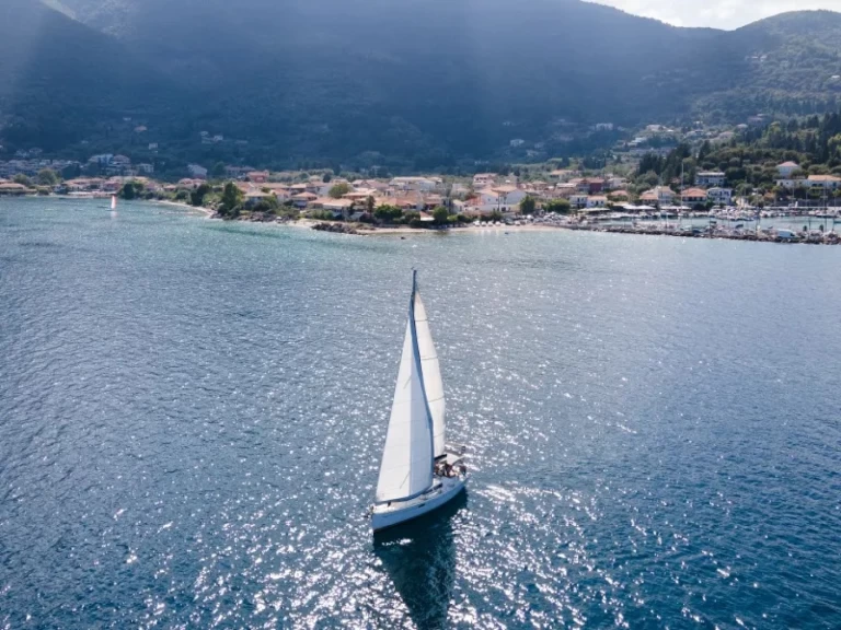 Wynajem Żaglowiec Jeanneau z patentem 