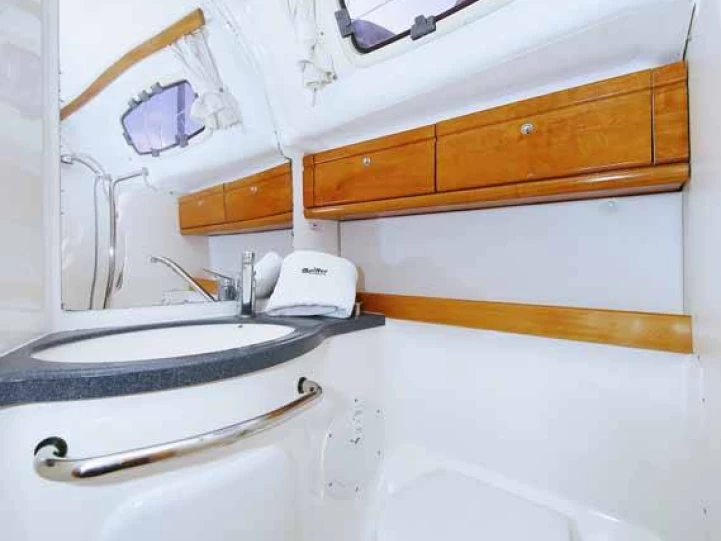 Wynajmij Żaglowiec z lub bez skippera Bavaria w Nikiána