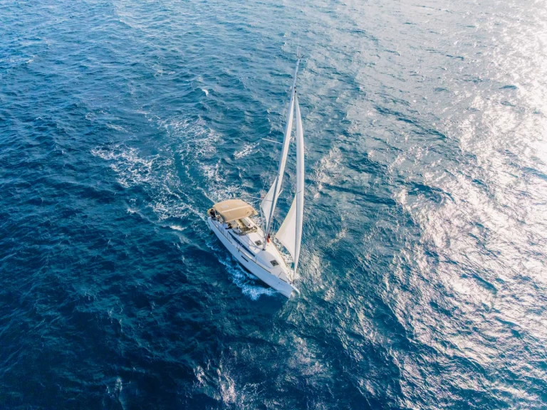 Wynajem Żaglowiec Jeanneau z patentem 