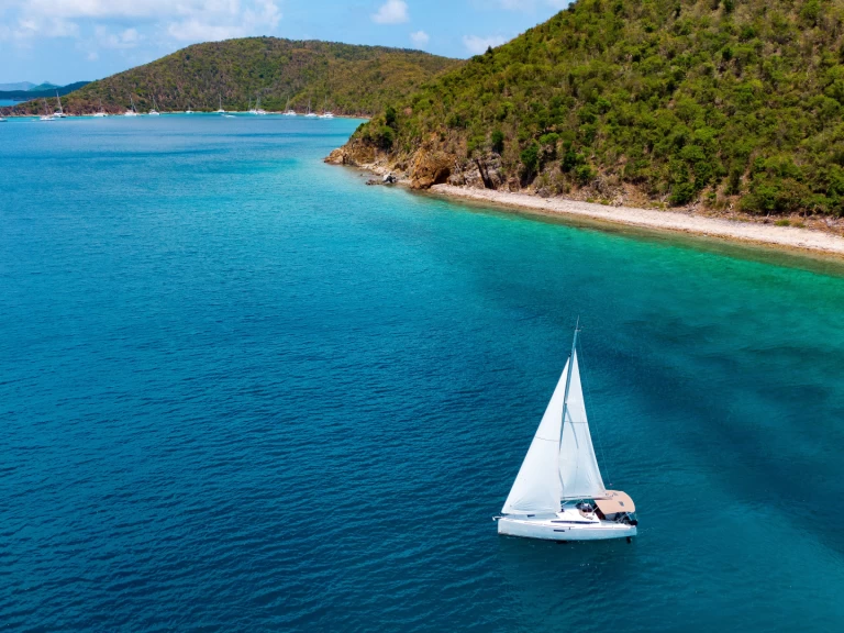 Wynajem Żaglowiec Jeanneau z patentem 