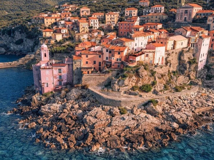 Wynajem łodzi Boston Whaler Boston Whaler 220 Dauntless w La Spezia na SamBoat 