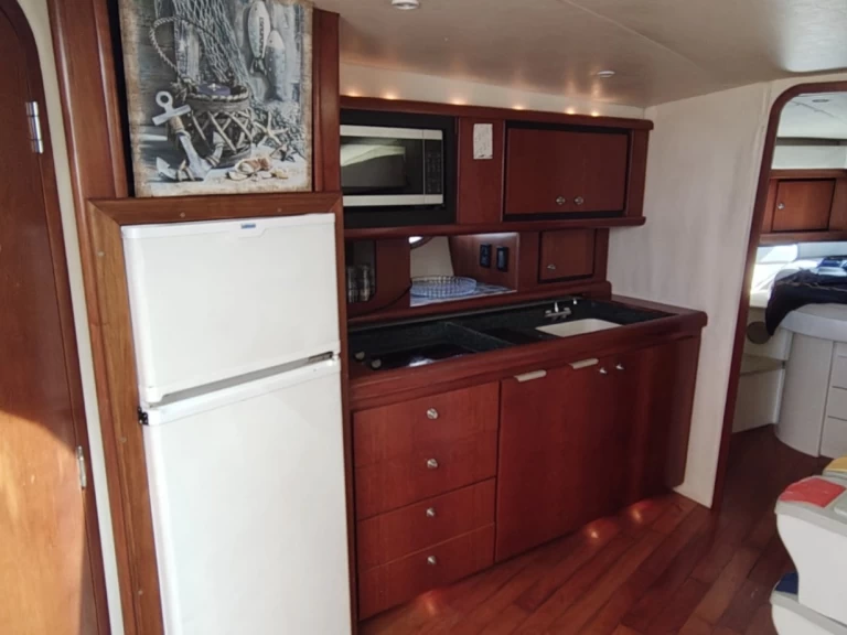 Trojan Carver 440 między profesjonalistami a osobami prywatnymi w Terracina