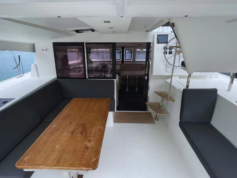 Wynajem Katamaran Fountaine Pajot z patentem 