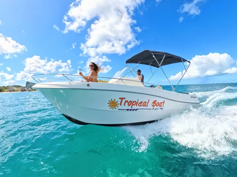 Wynajmij Motorówka z lub bez skippera Pacific Craft w Marigot