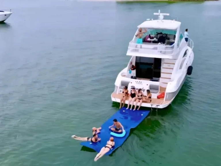 Wynajem łodzi Miami Beach tanio 48 Cruiser 