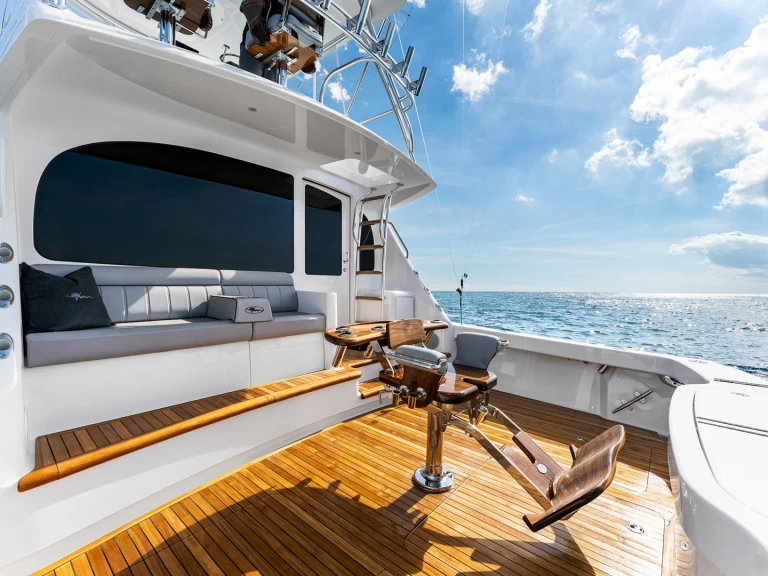 Viking Viking 50 między profesjonalistami a osobami prywatnymi w Marina Papagayo