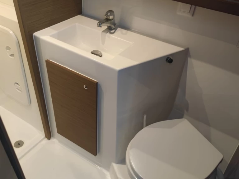 Wynajem Katamaran Lagoon z patentem 