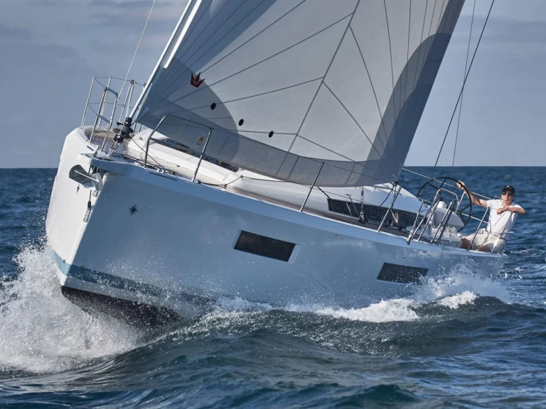 Jeanneau Sun Odyssey 440 między profesjonalistami a osobami prywatnymi w Lavrio